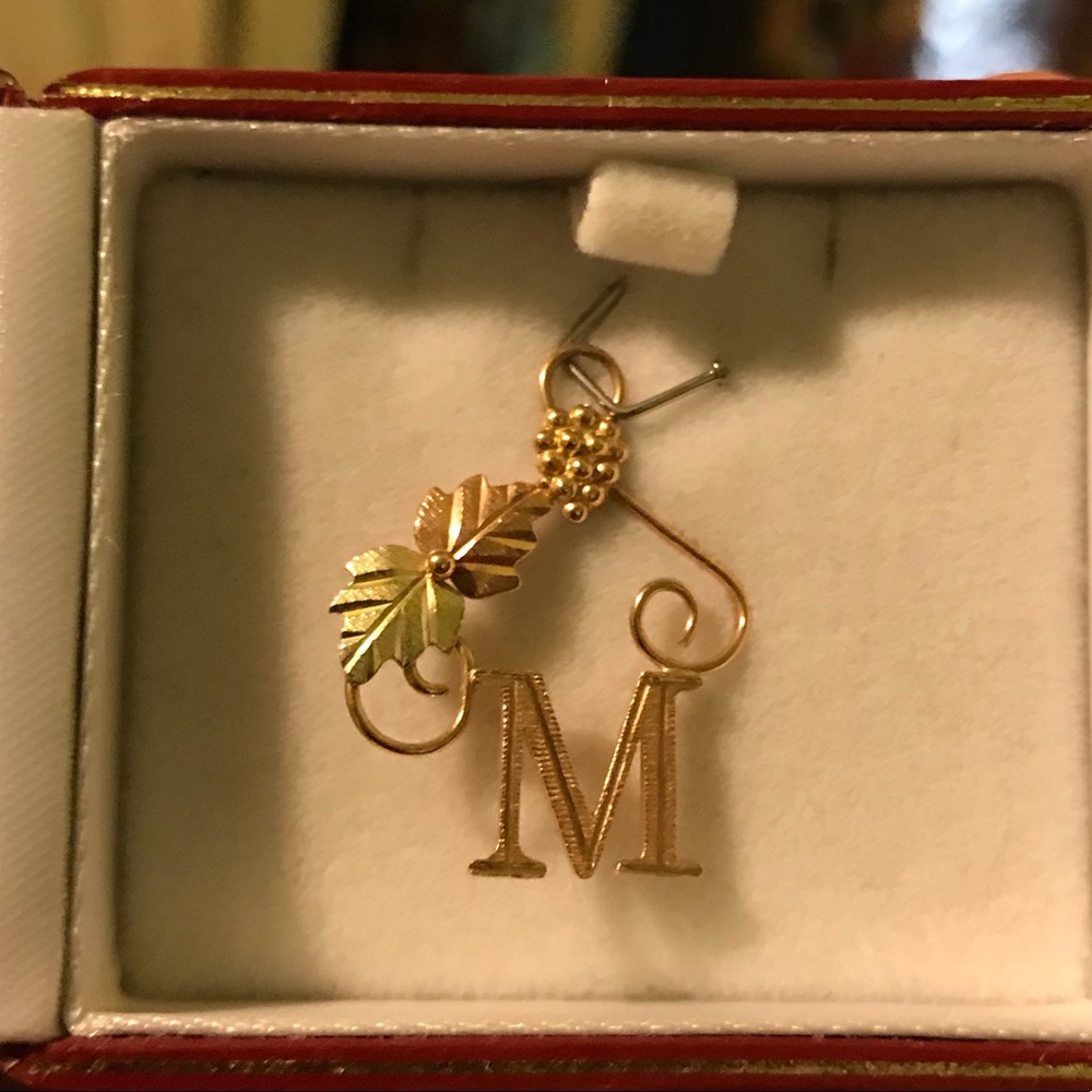 Black hills gold M pendant
